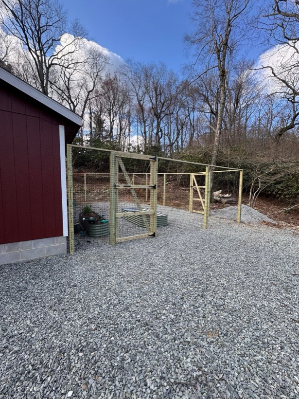 Welded Wire Enclosure built by Mountain Fence & Deck in Western North Carolina