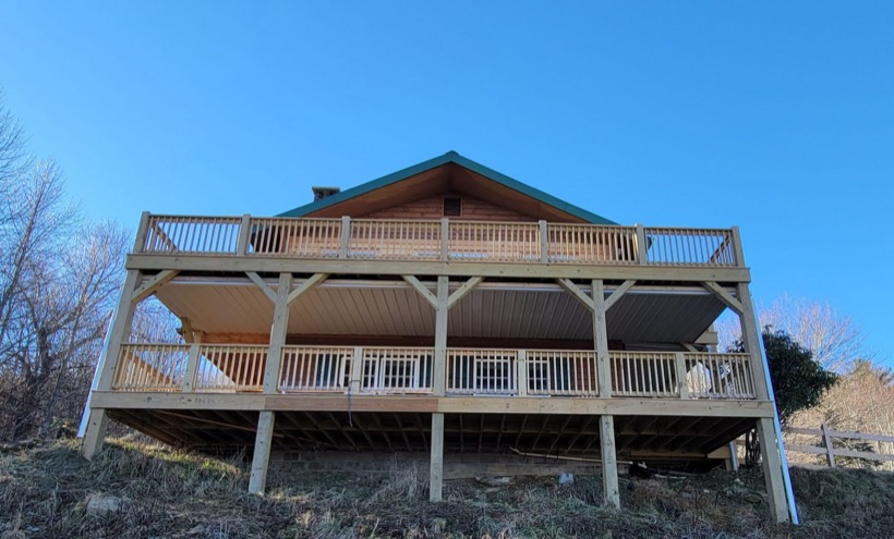 Custom Deck built by Mountain Fence & Deck in Western North Carolina