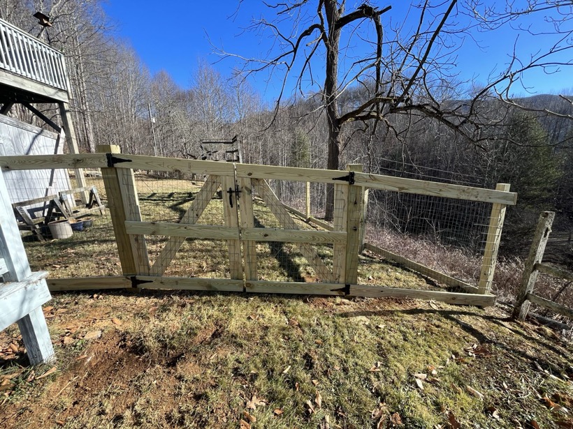 Fence and deck work in Blowing Rock